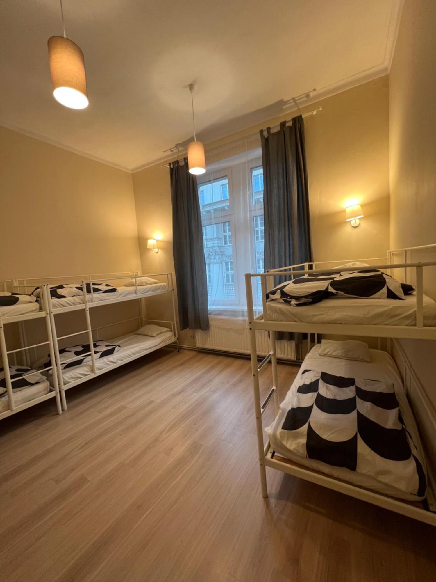 Fox Hostel Cracovie Extérieur photo